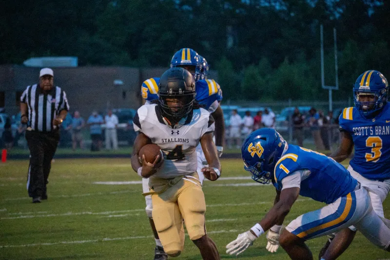 Lee Central grinds out 8-0 win over Mullins to advance to 2-0