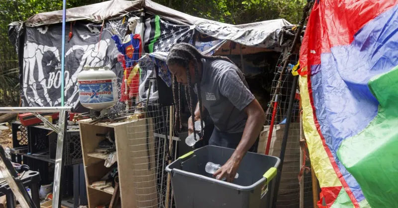 During Charleston's extreme heat, there is little refuge for people without homes