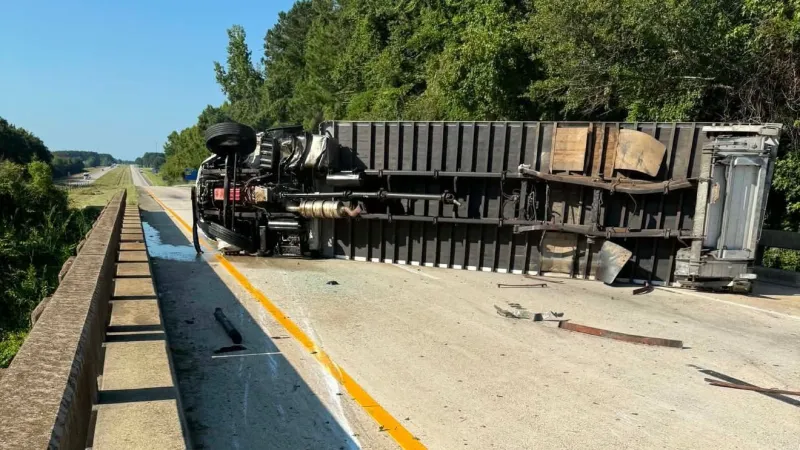 Tractor trailer crash shuts down southbound I-95 near Timmonsville