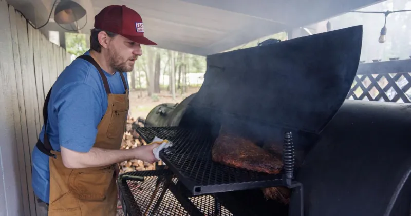 Hollywood barbecue joint closes. Plus, artist's installation at Magnolia Plantation dismantled.