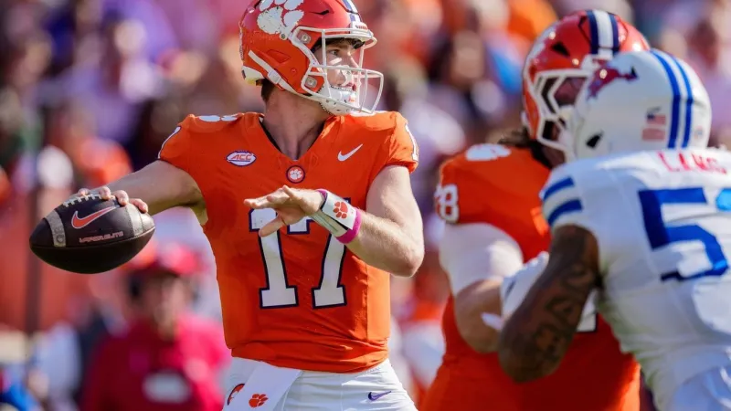 Clemson's Dabo Swinney, QB Vizzina out to turn things around after disappointing season
