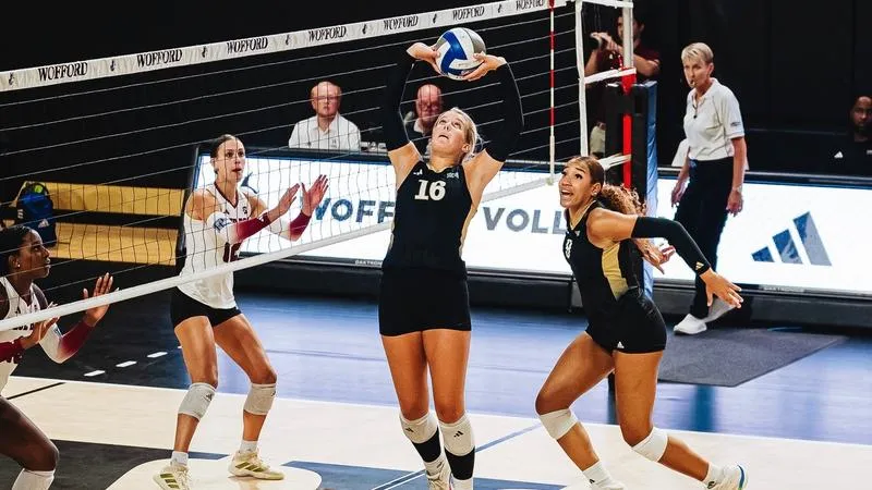 Volleyball Closes Summit Hospitality Tournament with 3-0 Sweep over George Washington