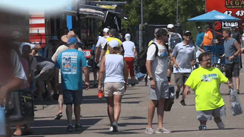 Darlington Raceway kicks off Labor Day weekend with fans from across the country