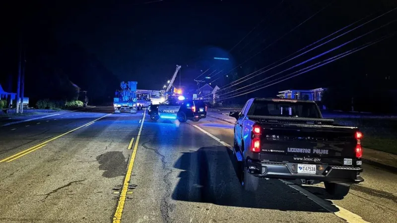 Crash into power pole closes East Main Street in Lexington