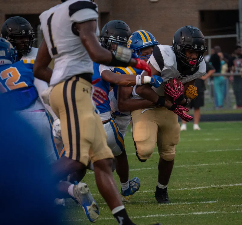 Lee Central cruises to 34-7 win over Marion with big second half