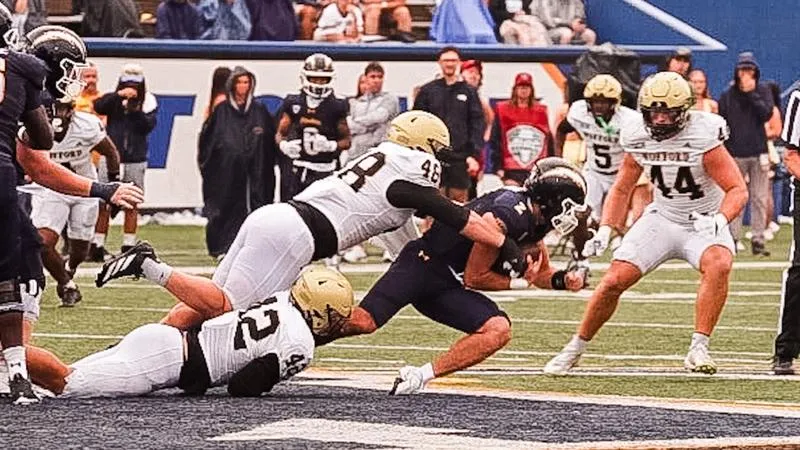 Football Falls at Kent State