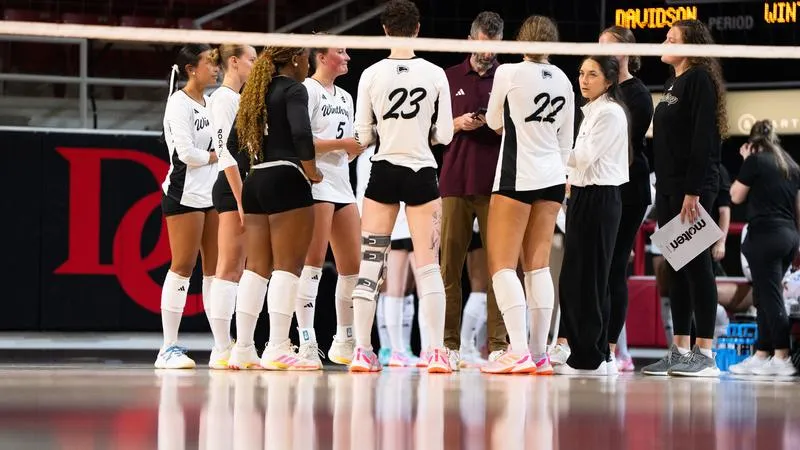 Volleyball Pushed to Five, Comes Up Short Against Southern Indiana