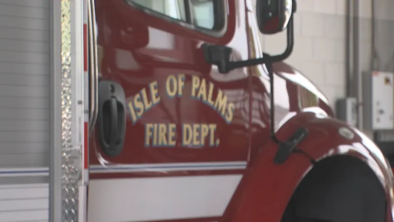 Palm Boulevard shut down as crews check possible structure fire on Isle of Palms