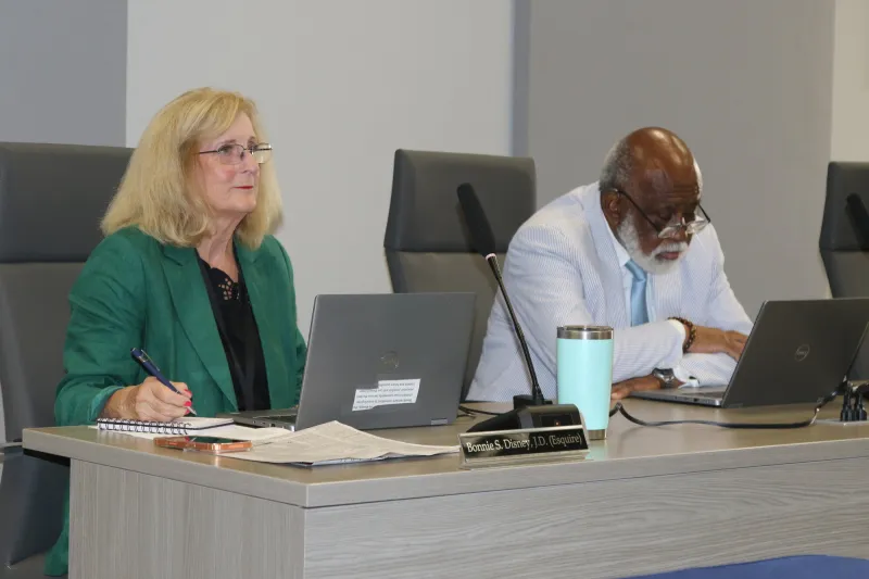 In 4-3 board vote, rezoning attendance lines discussion, vote removed from school board agenda