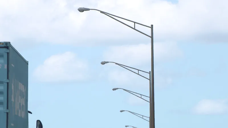 145 streetlights out on I-526 near Don Holt Bridge raises concerns about driver awareness