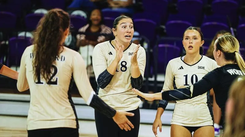 Volleyball Falls to High Point