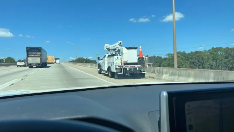 SCDOT investigates outage affecting 145 streetlights along I-526 near Don Holt Bridge