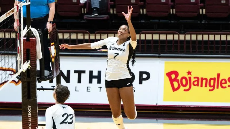 Bowen Notches Career-High 15 Kills as Eagles Sweep UNCW