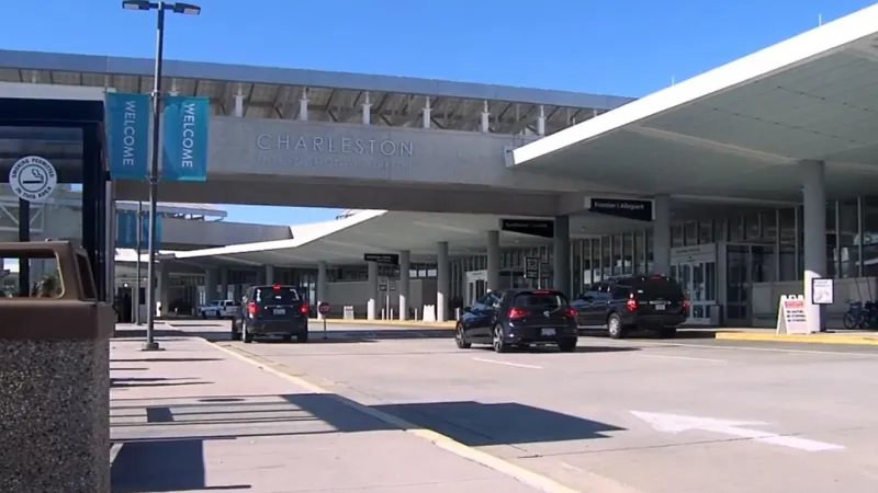 Charleston airport says it has no plans to privatize TSA screening after union rally