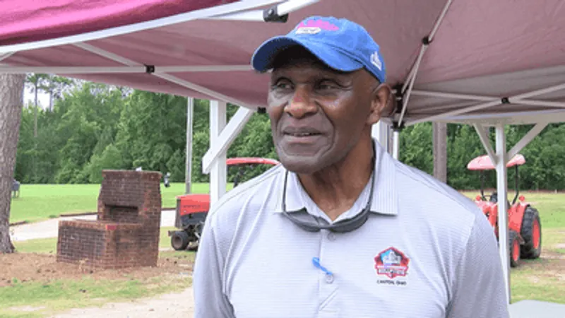 Florence names football complex after NFL Hall of Famer Harry Carson