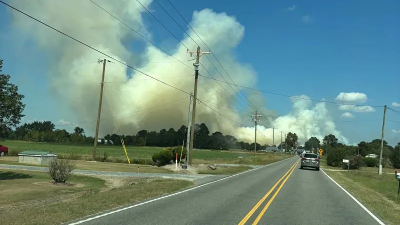 Fire spreads to more than 150 acres in Robeson County, 2 firefighters airlifted
