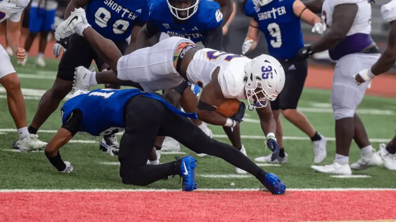 Benedict takes down Shorter 24-20