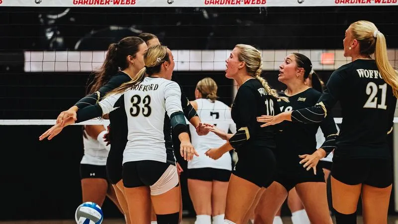 Volleyball Earns Five-Set Win at Gardner-Webb