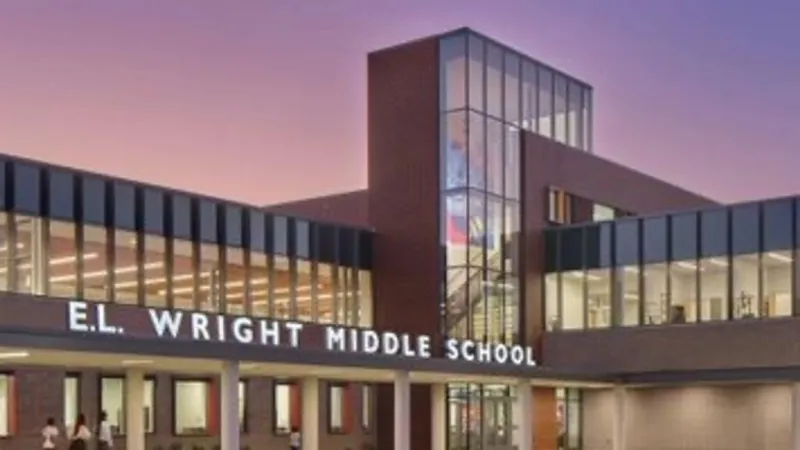 7th grader brings stun gun to school