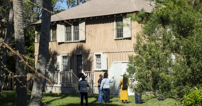 Porgy House on Folly Beach gets historical marker. Plus, 'false fall' hits Charleston.