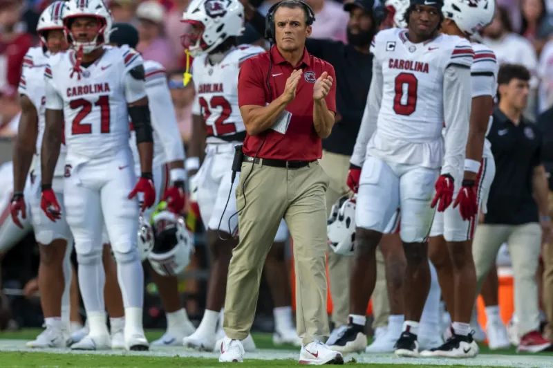 No. 8 Alabama starts fast, overwhelms South Carolina 49-18 to remain unbeaten