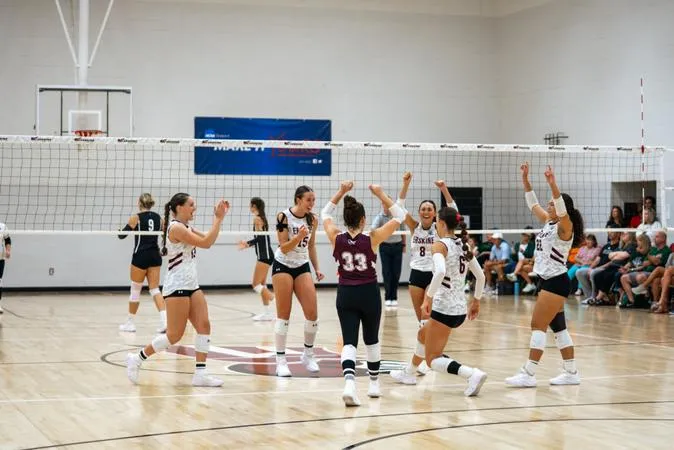 Erskine Women's Volleyball | Fleet soar past Ferrum for first conference win