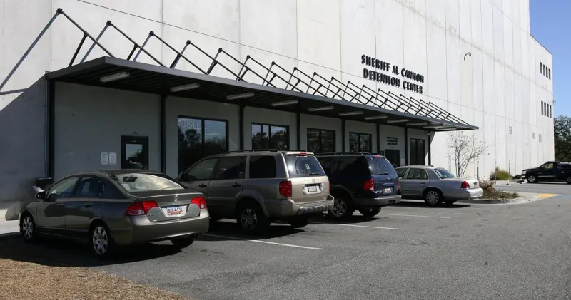 Charleston jail deputy arrested after romantic relationship blossomed with inmate