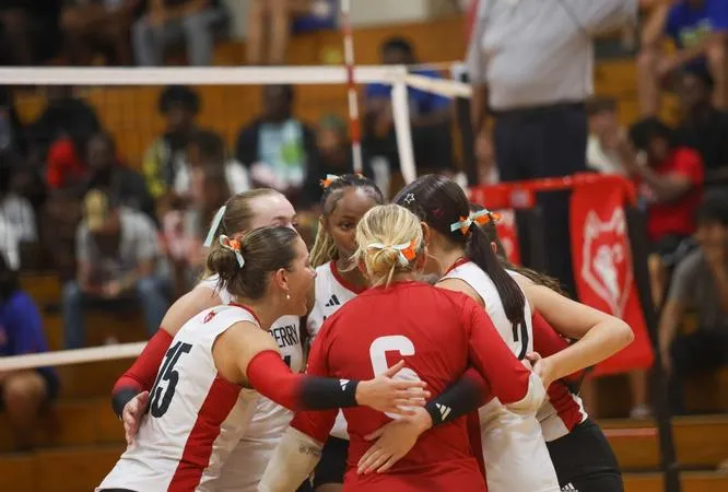Wolves Fall to Lincoln Memorial in Three Sets