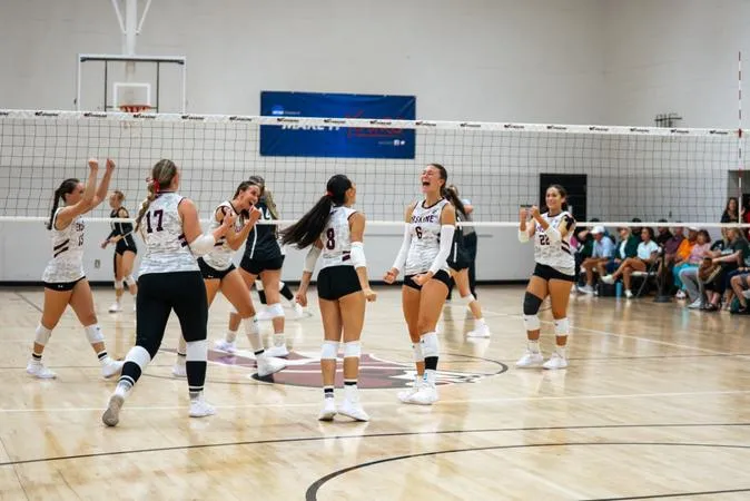 Erskine Women's Volleyball | Yohe's historic night helps Fleet down Lees-McRae