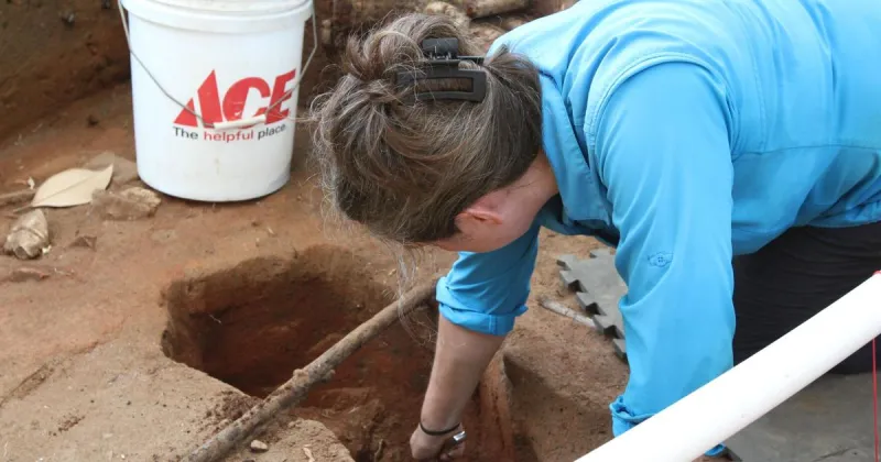 Faculty-led archaeological dig on USC's Horseshoe unearthed history of early campus
