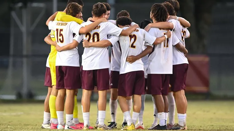 Men's Soccer Falls Just Short to #20 UNCW