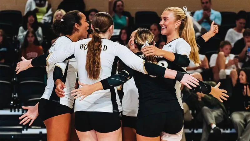Volleyball Sweeps Western Carolina; Improves to 5-0 in SoCon Action