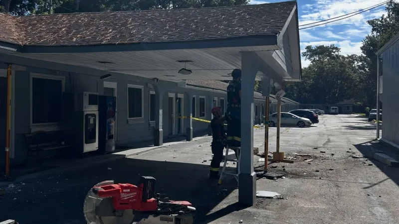 Vehicle crashes into downtown Summerville motel, knocks down support pillars