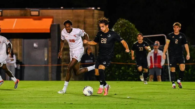 Men's Soccer Shuts Out Mercer to Remain Undefeated in Conference Play