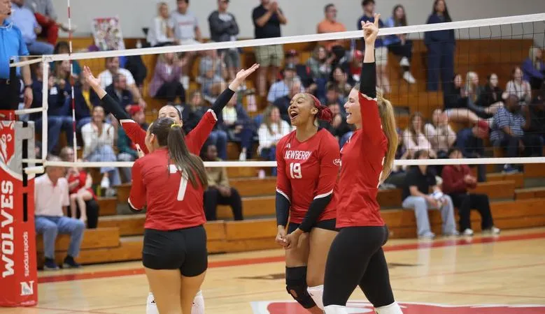 Wolves Sweep Emory & Henry in Three Sets on Senior Night