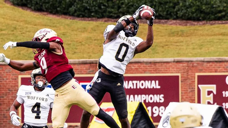 Football Shuts Out Elon on the Road