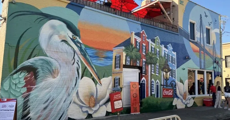 Charleston Crab House unveils new mural that showcases the Lowcountry on Market Street