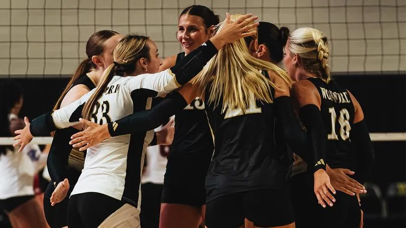 Volleyball Drops Series Finale to ETSU
