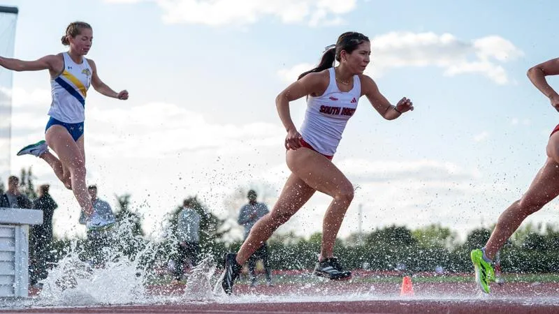 Coyotes win six events on opening night of South Dakota Challenge