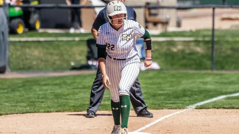 Yellow Jackets Fall in Two Pitcher's Duels to Mavericks