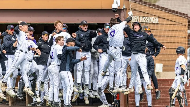 Cougars Advance: USF Rolls Past Wayne State in NSIC Quarterfinals