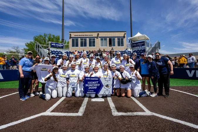 Vikings Roll Past St. Cloud State for NSIC Tournament Crown