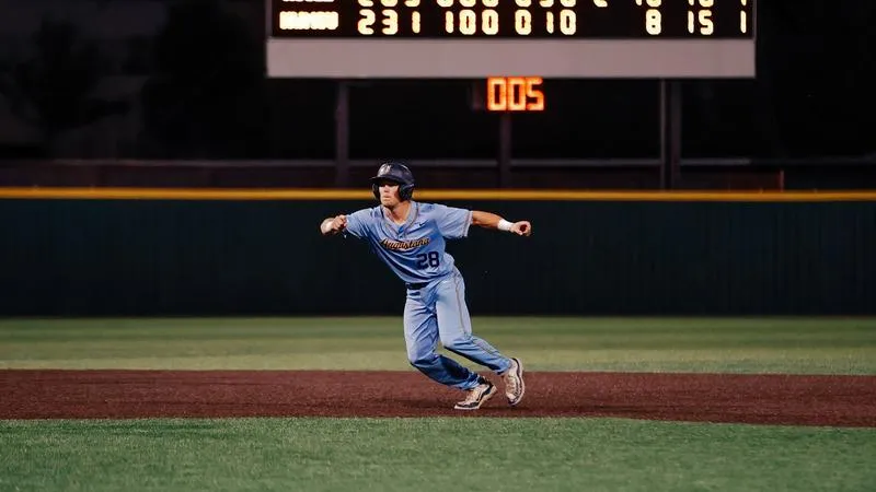 Lundquist's Late Game Heroics Help Push Vikings to NCAA Tournament-Opening Victory