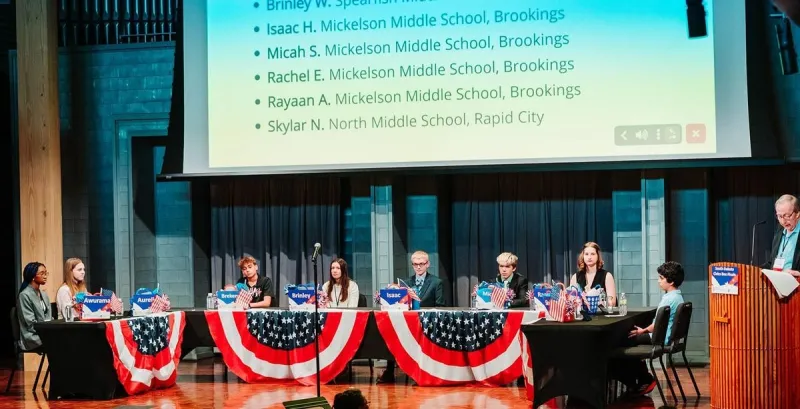 11 middle schoolers to compete in state civics bee