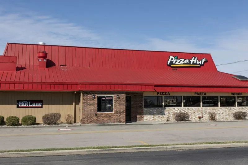 Pizza Hut To Bring Back 80s And 90s Nostalgia Dining In Select Locations