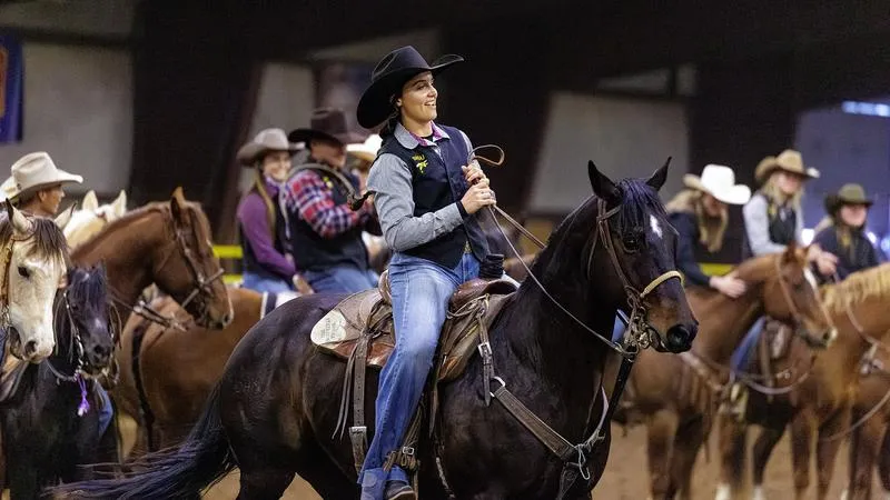 Ohm Tied for First in Breakaway Roping After First Go at CNFR