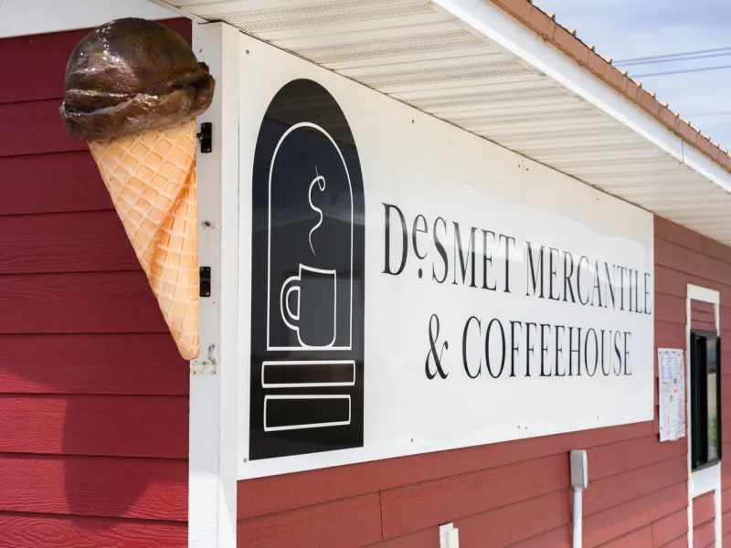 Small Town, Big Feel // De Smet Mercantile & Coffeehouse