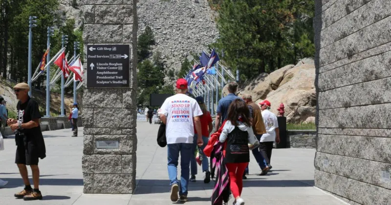 'Come fund our government' isn't likely to succeed as a tourism slogan | Brad Johnson