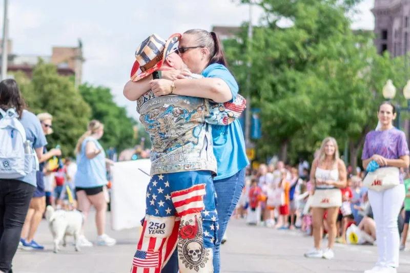 Aww! See Epic Proposal During The Sioux Falls 4th of July Parade