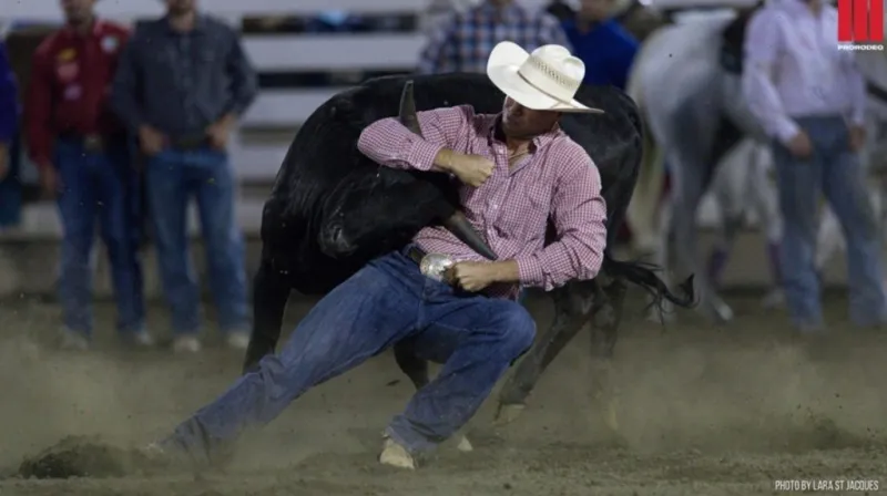 Resistol Rookie Clay Tom Hurt gets the win at Farm-City Pro Rodeo